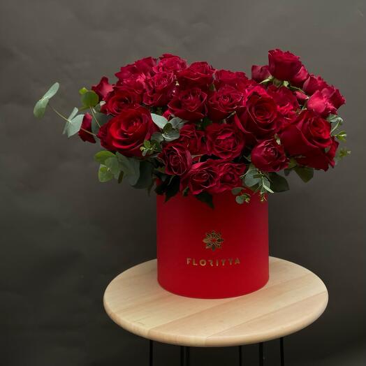 Red roses hatbox