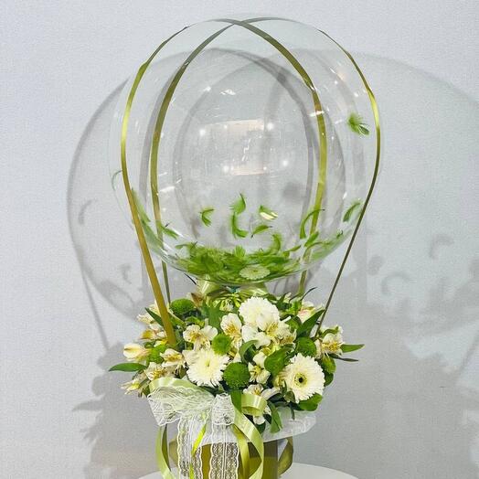 Подарок цветы с воздушным шаром