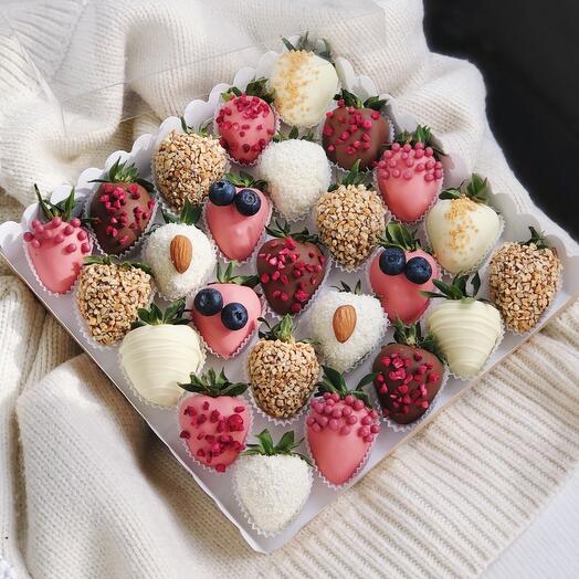 Strawberries in chocolate "Berry assorted" 25 pcs