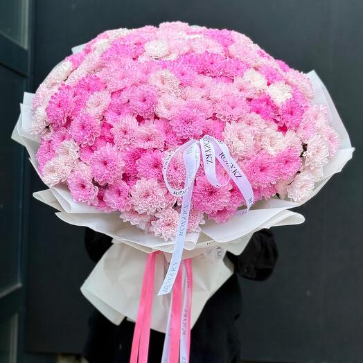 Шикарный букет из 51 хризантемы