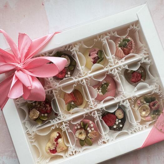 Assorted 12 Belgian chocolate candies, handmade