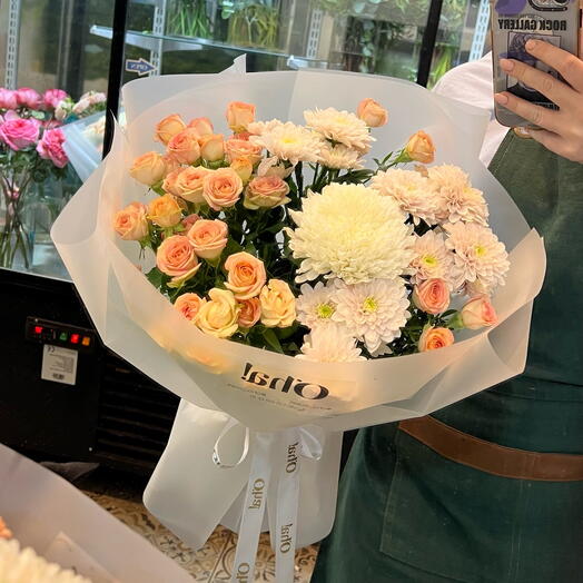 Chrysanthemum and sprey roses bouquet