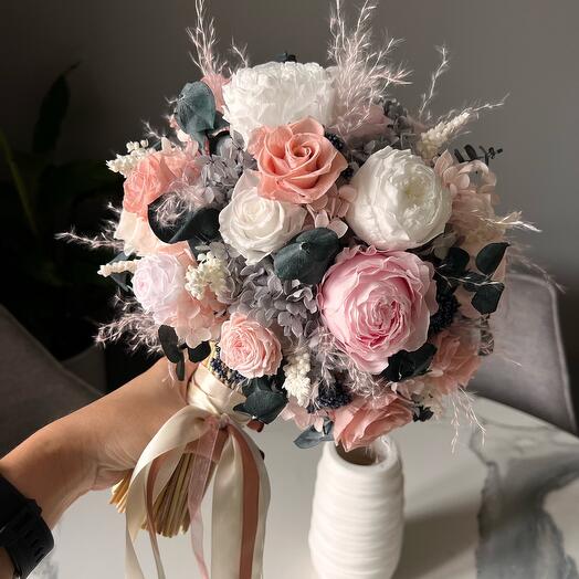 Интерьерный букет. Подарочный букет с пионами и розами для мамы