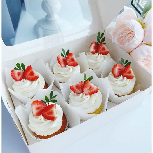 Cupcakes de cuajada con relleno de bayas
