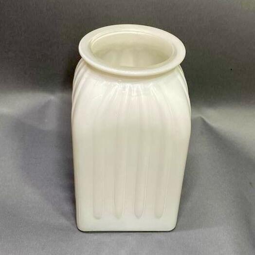 Ваза стекоянная «Молочная»