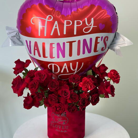 Red roses with baloon