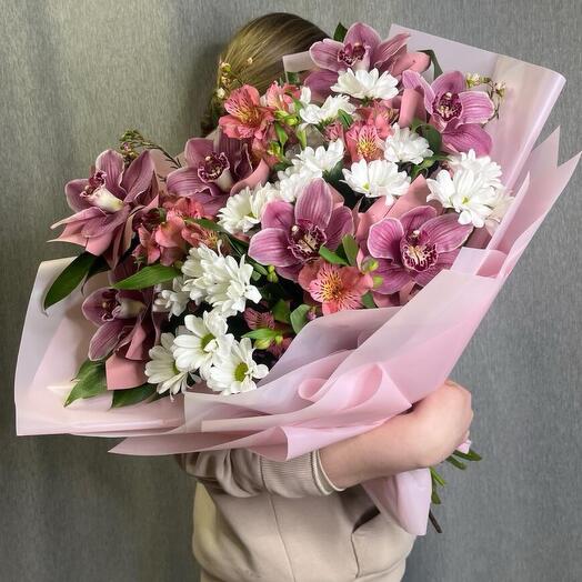 Букет из розовых орхидей,альстромерии,хризантемы 💖