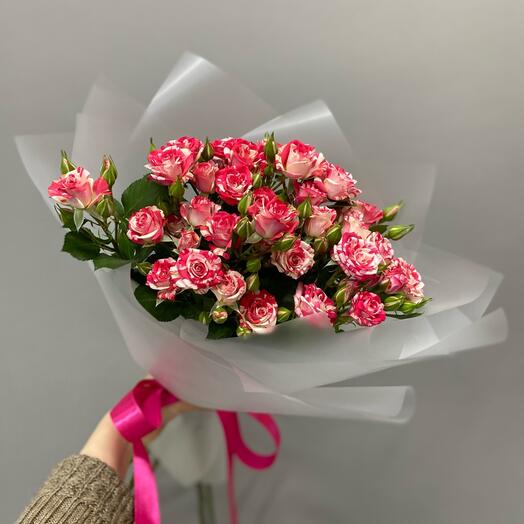 Букет кустовых роз 5 штук