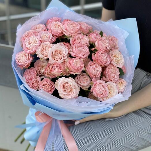 Bouquet of peony-shaped roses