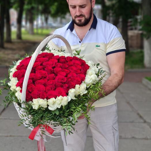 Корзина Сердце из 101 розы