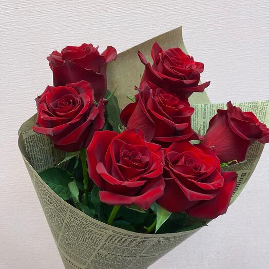 Ramo de 7 rosas Ecuatorianas de 50 cm en artesanía