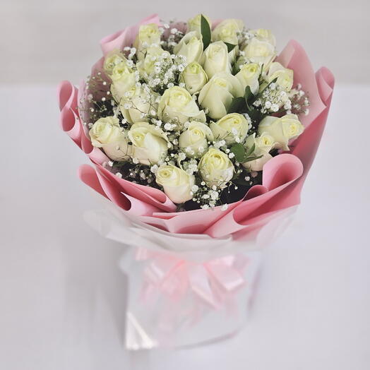 23 White Roses Bouquet