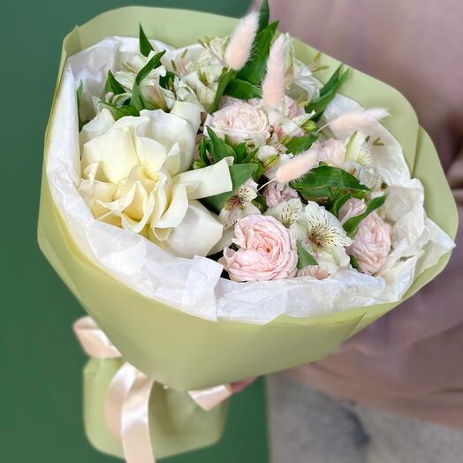 Букет с кустовыми розами ,альстромерией и французской розой