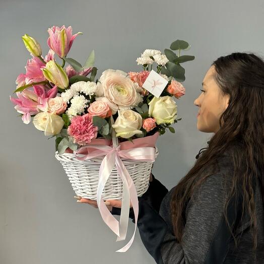 Корзина с цветами