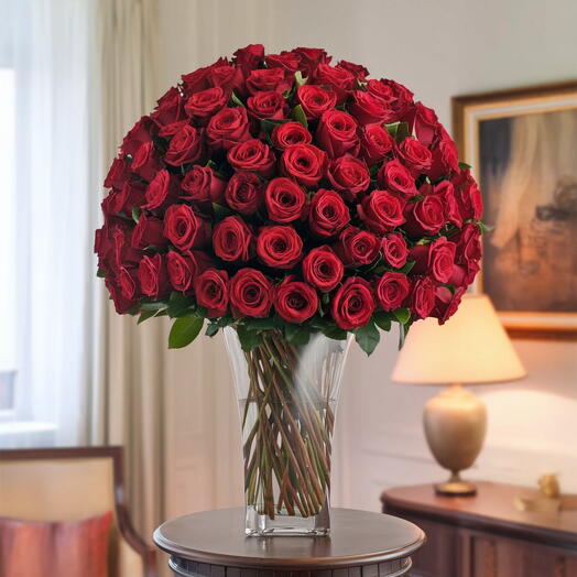 Valentines Day Luxury Red Roses in Vase