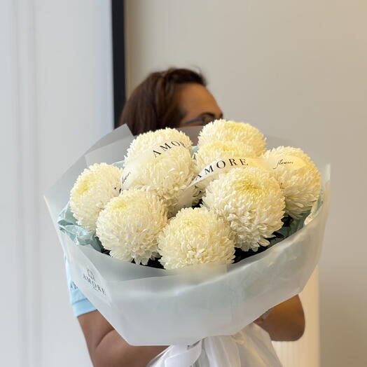 9 White Peony Mums