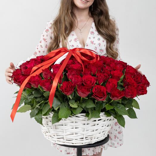 101 красная роза в корзине