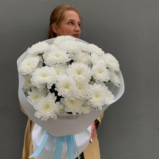 Букет из белоснежных кустовых хризантем «Белый шторм"