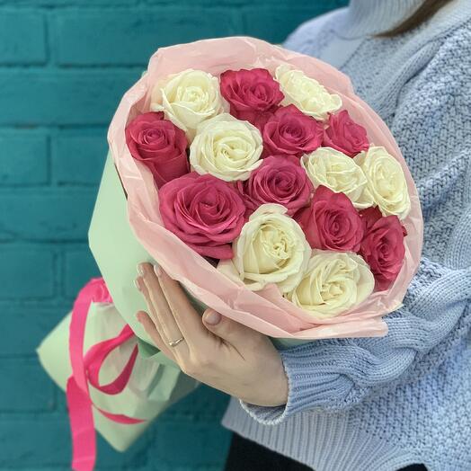 Букет из 15 ярких роз