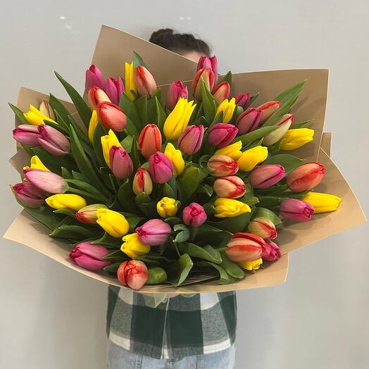 Букет из 55 тюльпанов