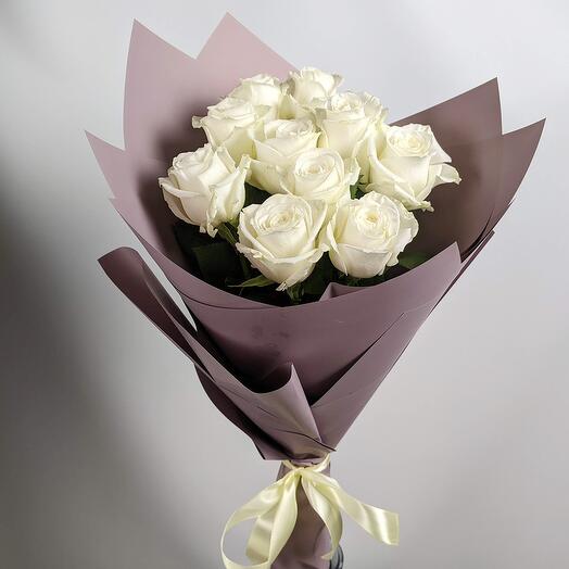 10 white roses