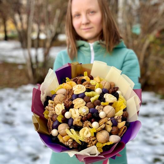 Букет из орехов и сухофруктов