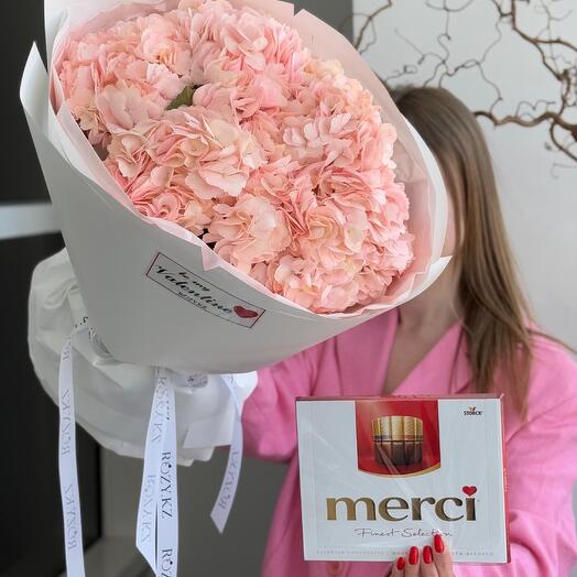 Комбо букет из 5 гортензий и Merci