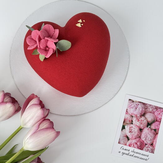 Торт сердце с цветами на 8 марта