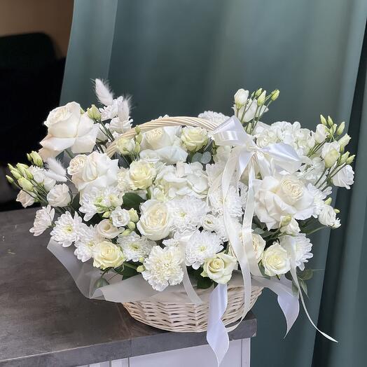 Акция дня на букет –30%🌸 🎁 Корзина с розами, эустомой и хризантемой