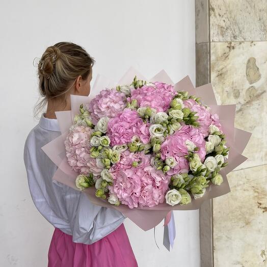 Ramo de hortensias y eustomas