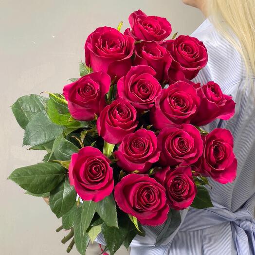 Bouquet of 15 crimson roses Ecuador