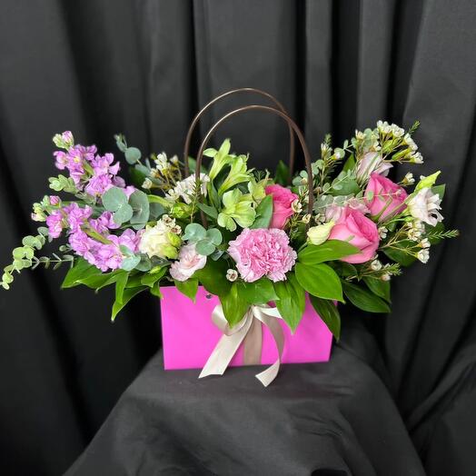 Bolso con flores de primavera