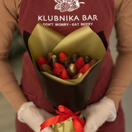 Букет из клубники в шоколаде Klubnika Bar 16 ягод ЗОЛОТО S