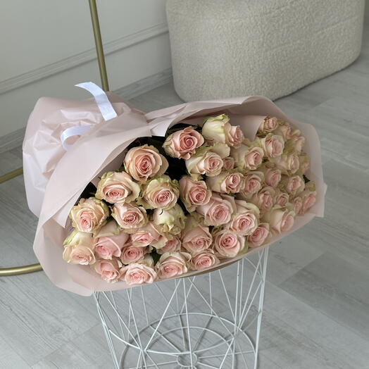 50 lite pink roses