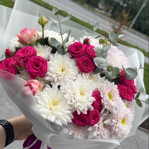 Букет с кустовыми розами