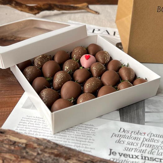 Chocolate covered strawberries with pink heart