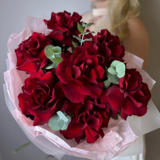 7 delicate premium roses with eucalyptus