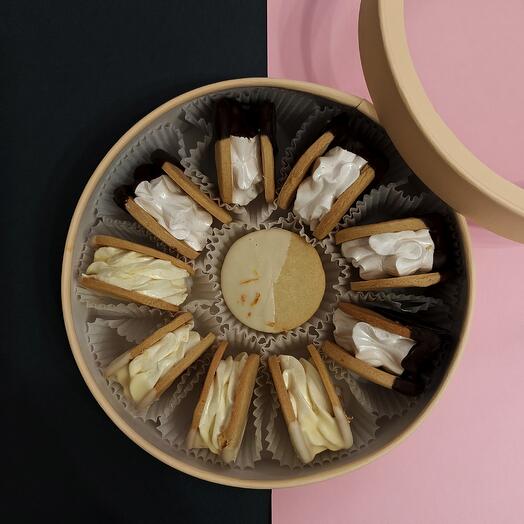 Зефиросендвич в круглой коробке на любой праздник