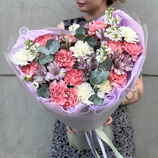 Стойкий букет из диантусов, альстромерий и эустомы 💜