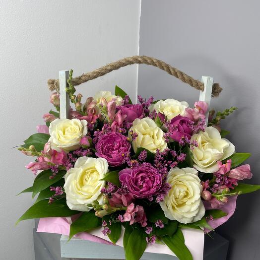 A box of white roses and bubbles roses