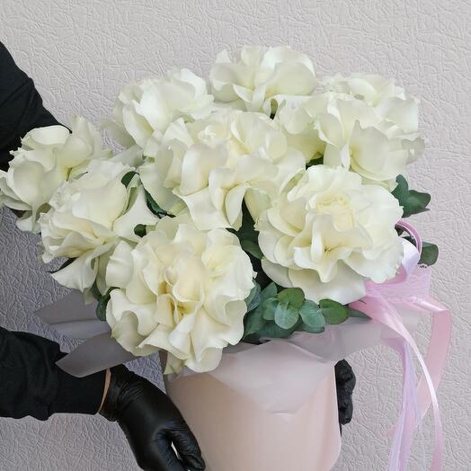 9 french roses in a box