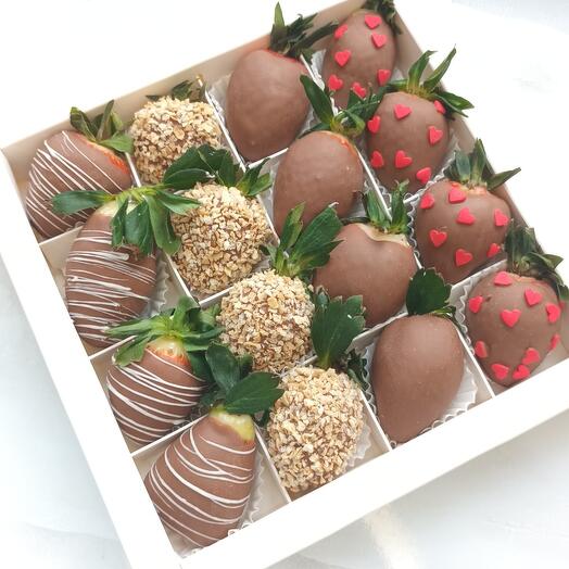 Коробка из Клубники в шоколаде(Размер S ~16 🍓) на 8 марта