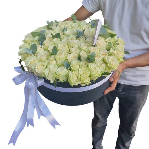 101 white roses in a box
