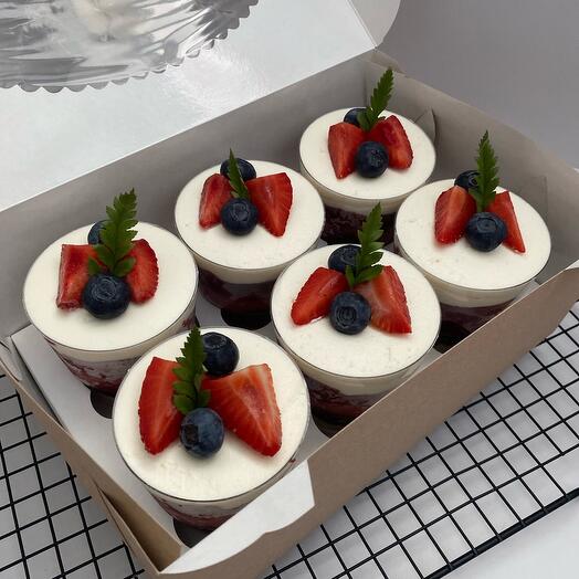Trifles with berries