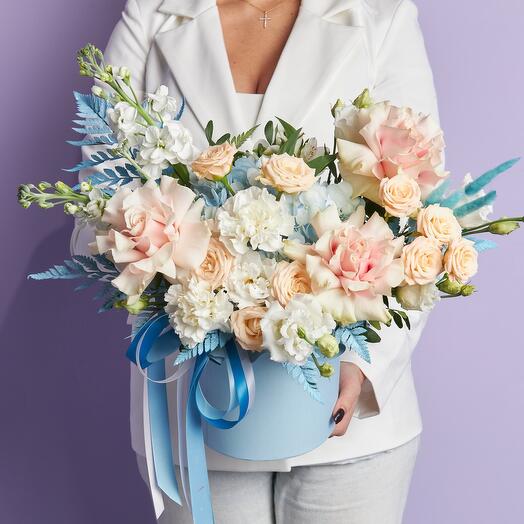 Hydrangea and French roses in the composition "Magic of the morning"