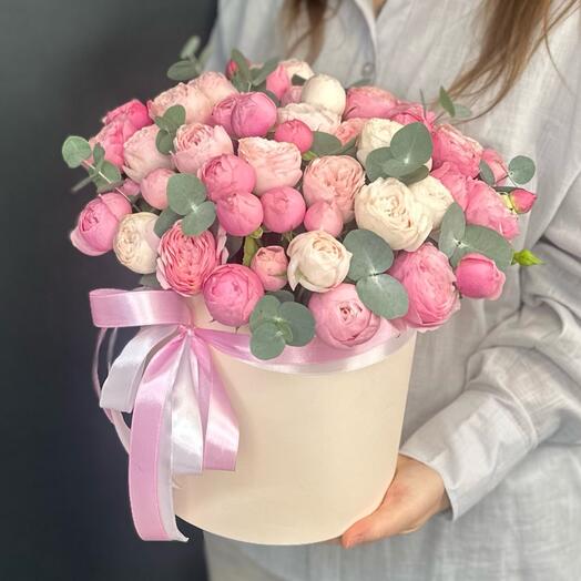 Пионовидные розы в шляпной коробочке