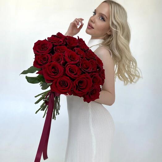Алые розы 25
