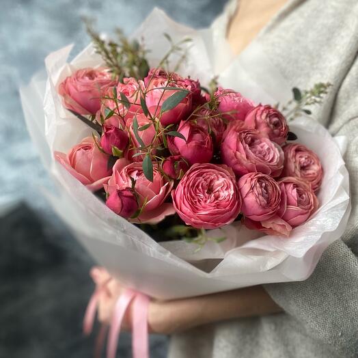 Peony-shaped roses bouquet