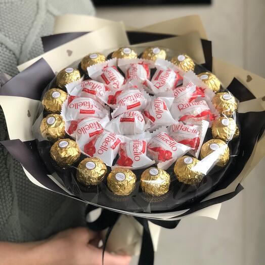 Букет из конфет Raffaello и Ferrero Rocher