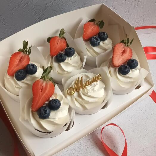 Капкейки с ягодами в подарок Маме